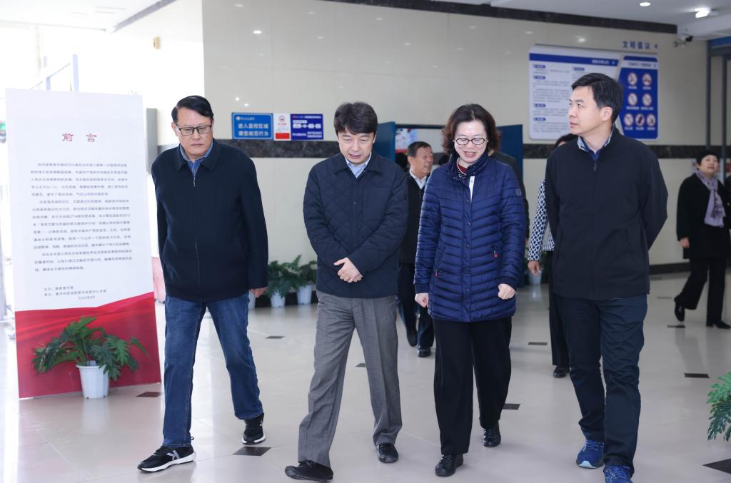 江浙滬教育行政部門調研組蒞臨我校調研醫學研究和試驗發展工作